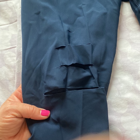 Alo Yoga Women's High Waisted Ripped Warrior Legging Size S - Picture 4 of 13